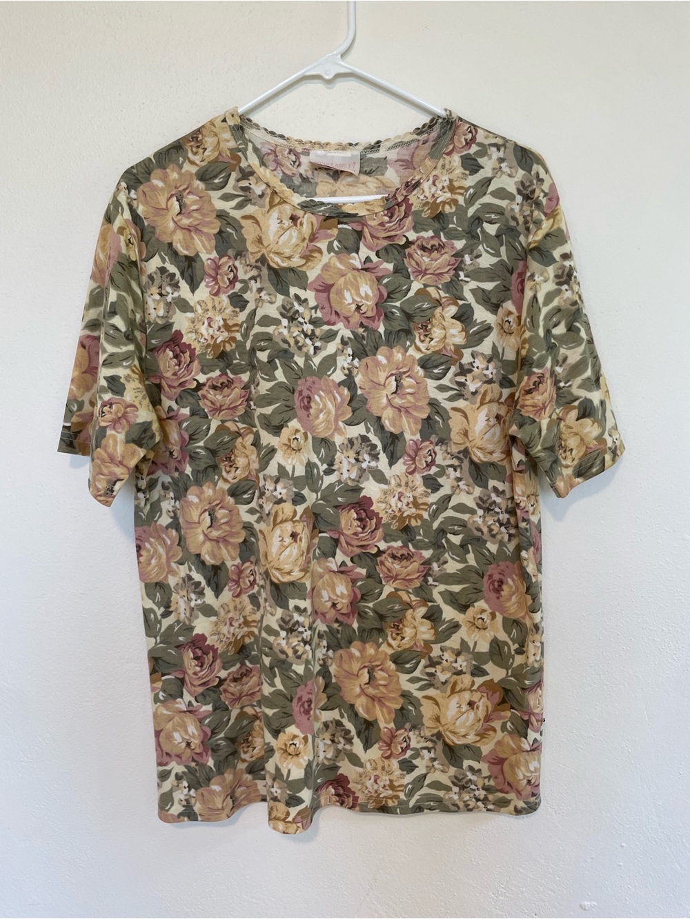 Vintage Nicole Ashley floral blouse with pink, beige, and green flowers #floral